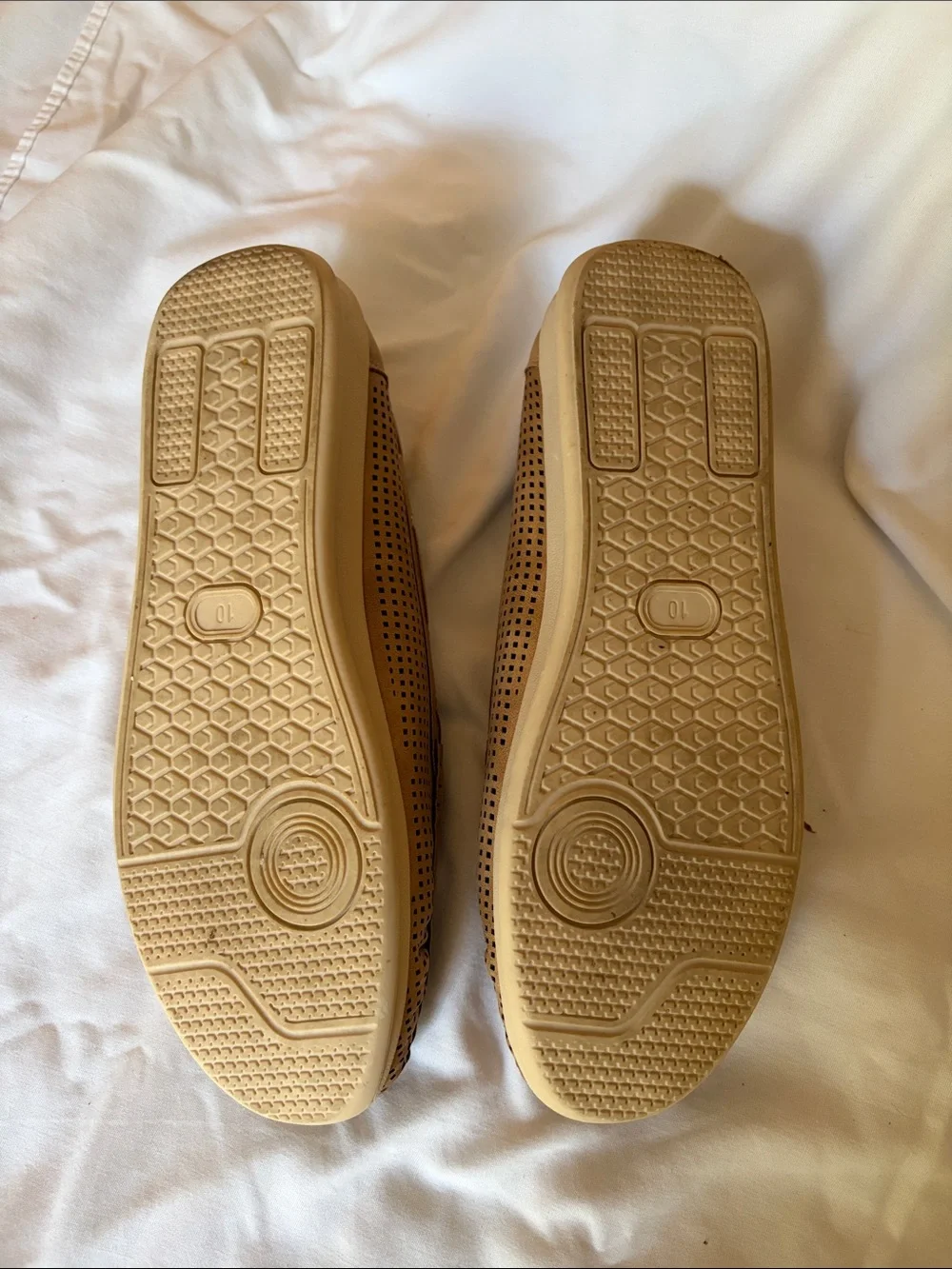 Gloria Vanderbilt Perforated Tan Driving Loafers with Bow
